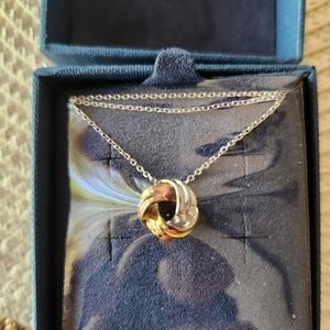 NWOT 3 Tone Accent Knot Pendant Necklace